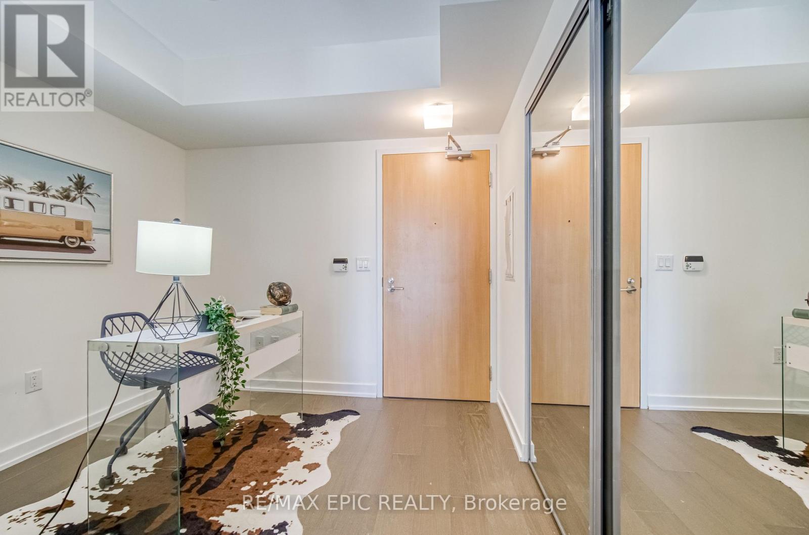 909 - 11 Wellesley Street W, Toronto, Ontario  M4Y 1E8 - Photo 6 - C12172850
