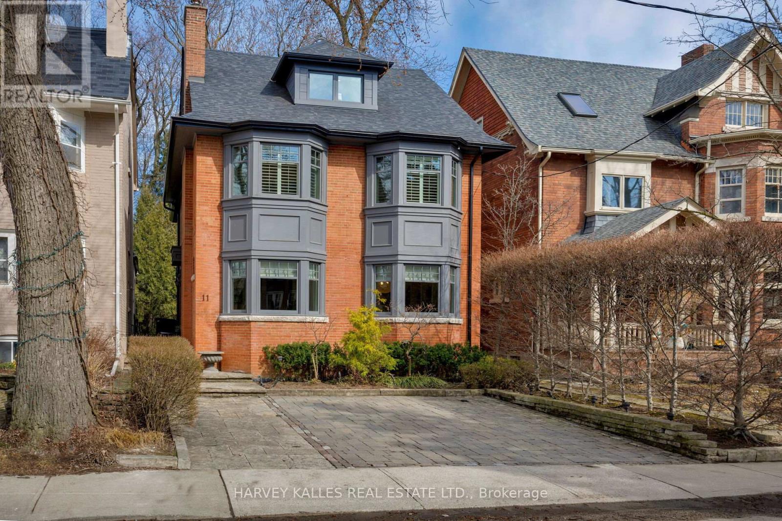 11 HAWTHORN AVENUE, Toronto, Ontario