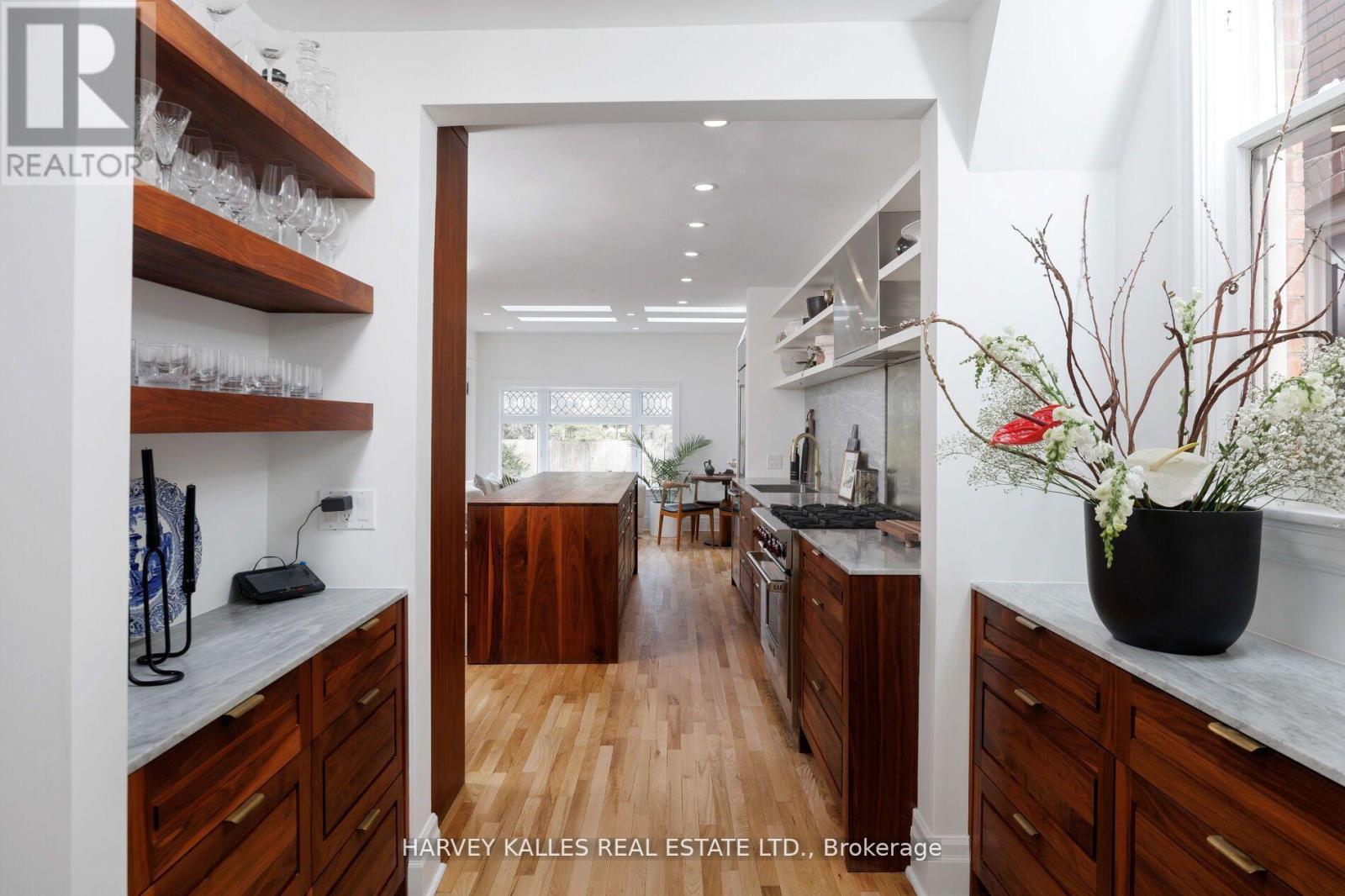 11 Hawthorn Avenue, Toronto (Rosedale-Moore Park), Ontario  M4W 2Z1 - Photo 11 - C12172943