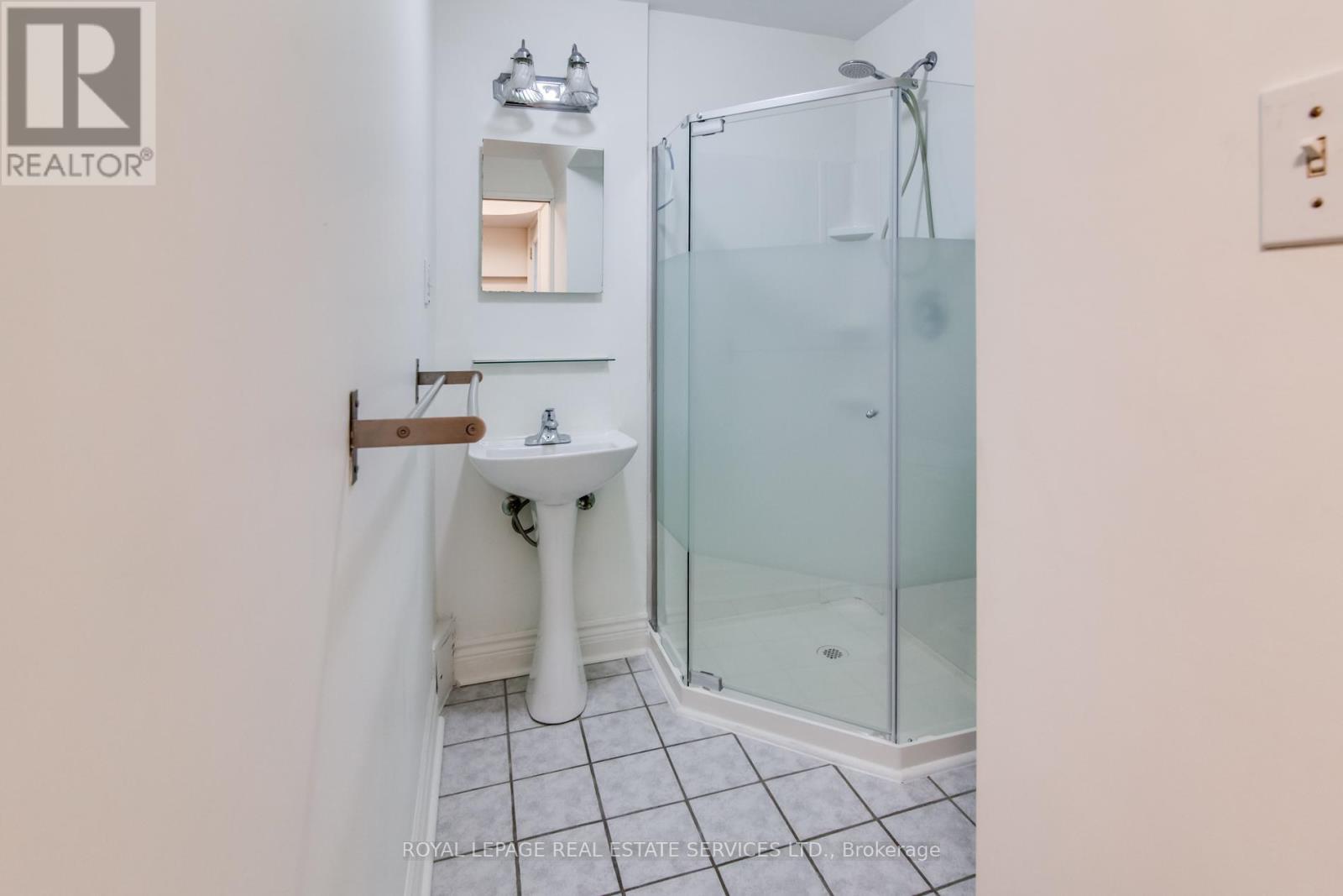 L - 116 Gillard Avenue, Toronto (Greenwood-Coxwell), Ontario  M4J 4N6 - Photo 17 - E12172790