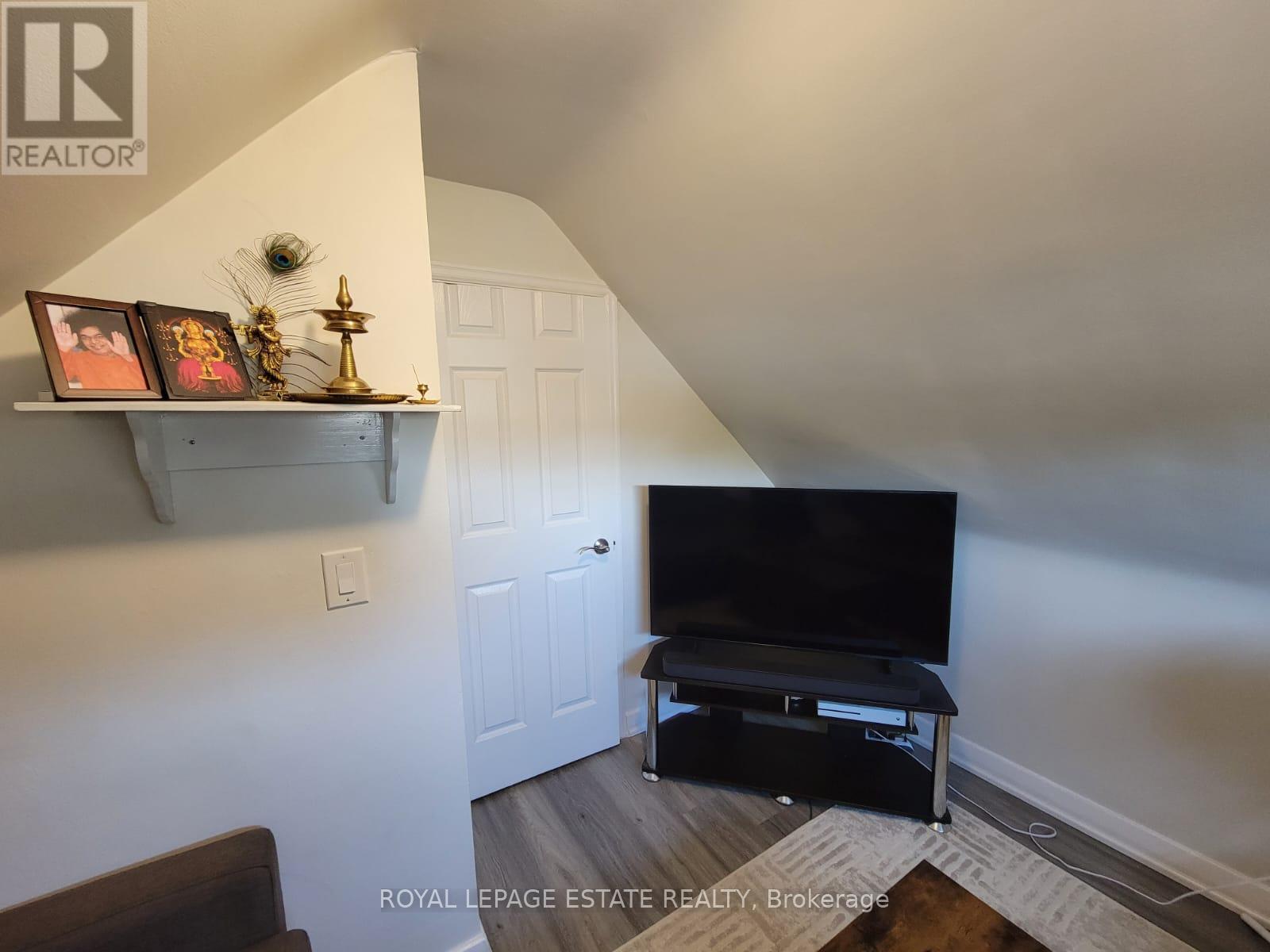 Upper - 13 Pinegrove Avenue, Toronto, Ontario  M1N 2G3 - Photo 6 - E12172801