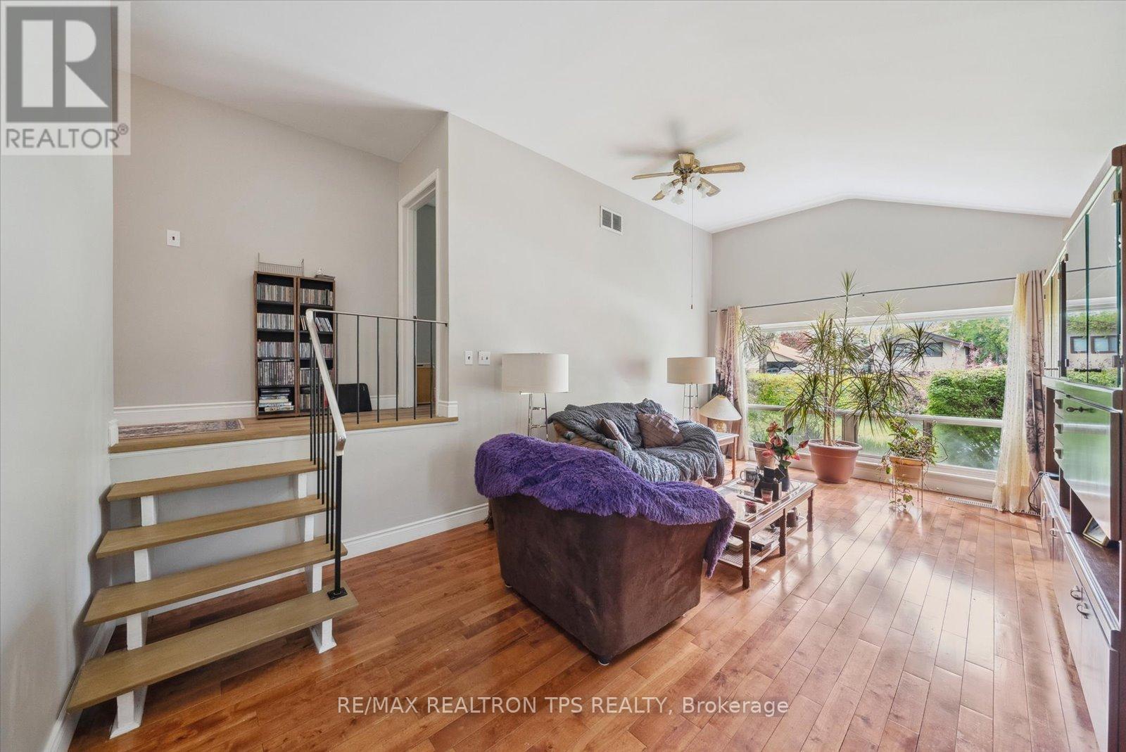 43 Gondola Crescent, Toronto, Ontario  M1G 2J2 - Photo 5 - E12172879