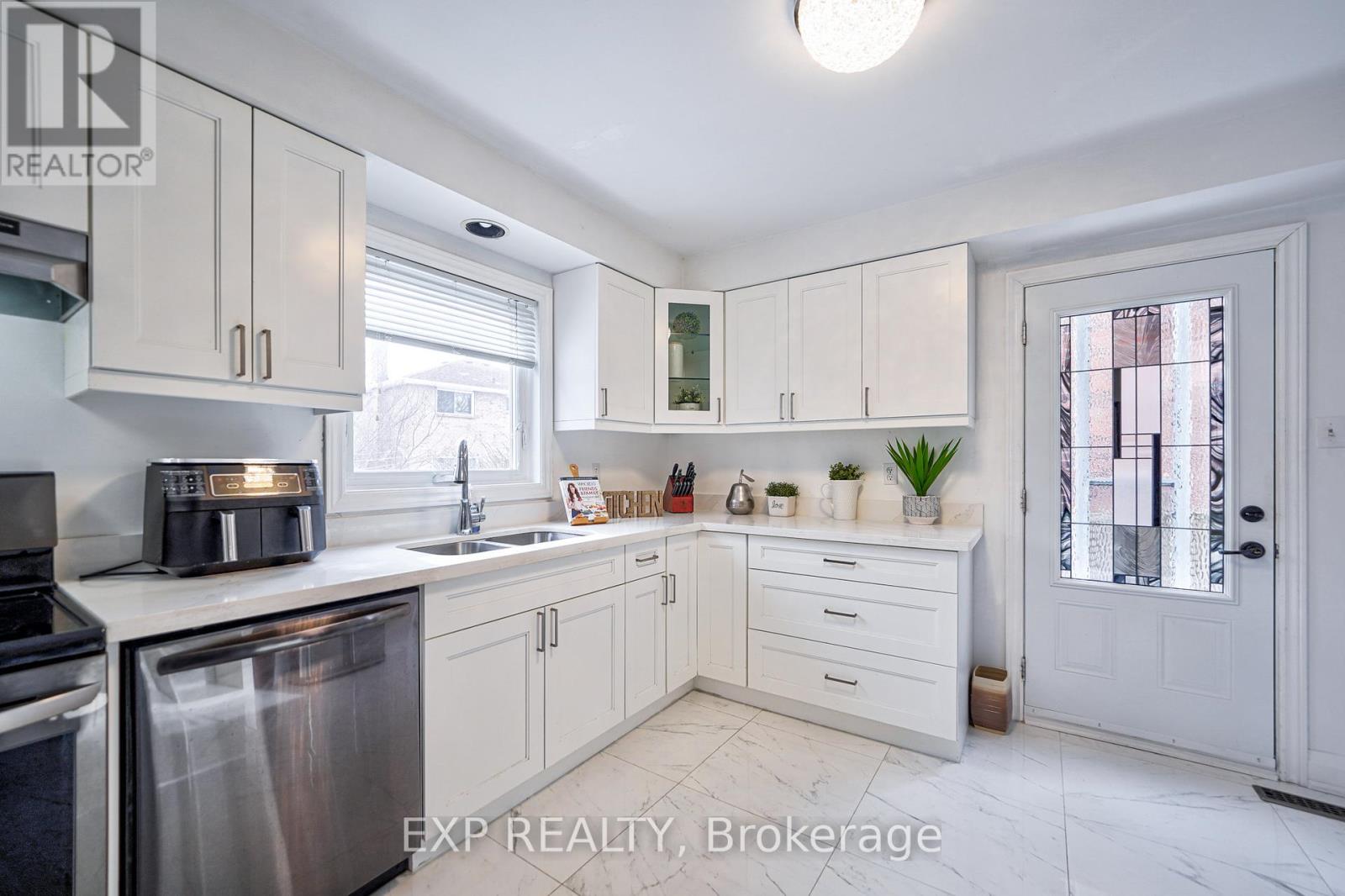 32 Parade Square, Toronto (Highland Creek), Ontario  M1C 3T6 - Photo 11 - E12172937