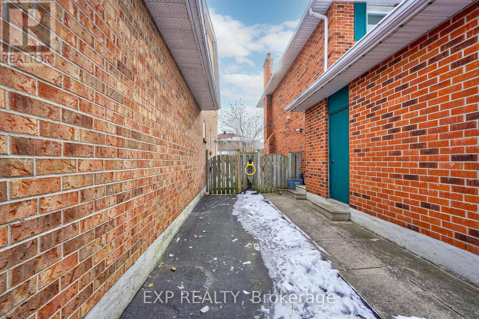 32 Parade Square, Toronto, Ontario  M1C 3T6 - Photo 25 - E12172937