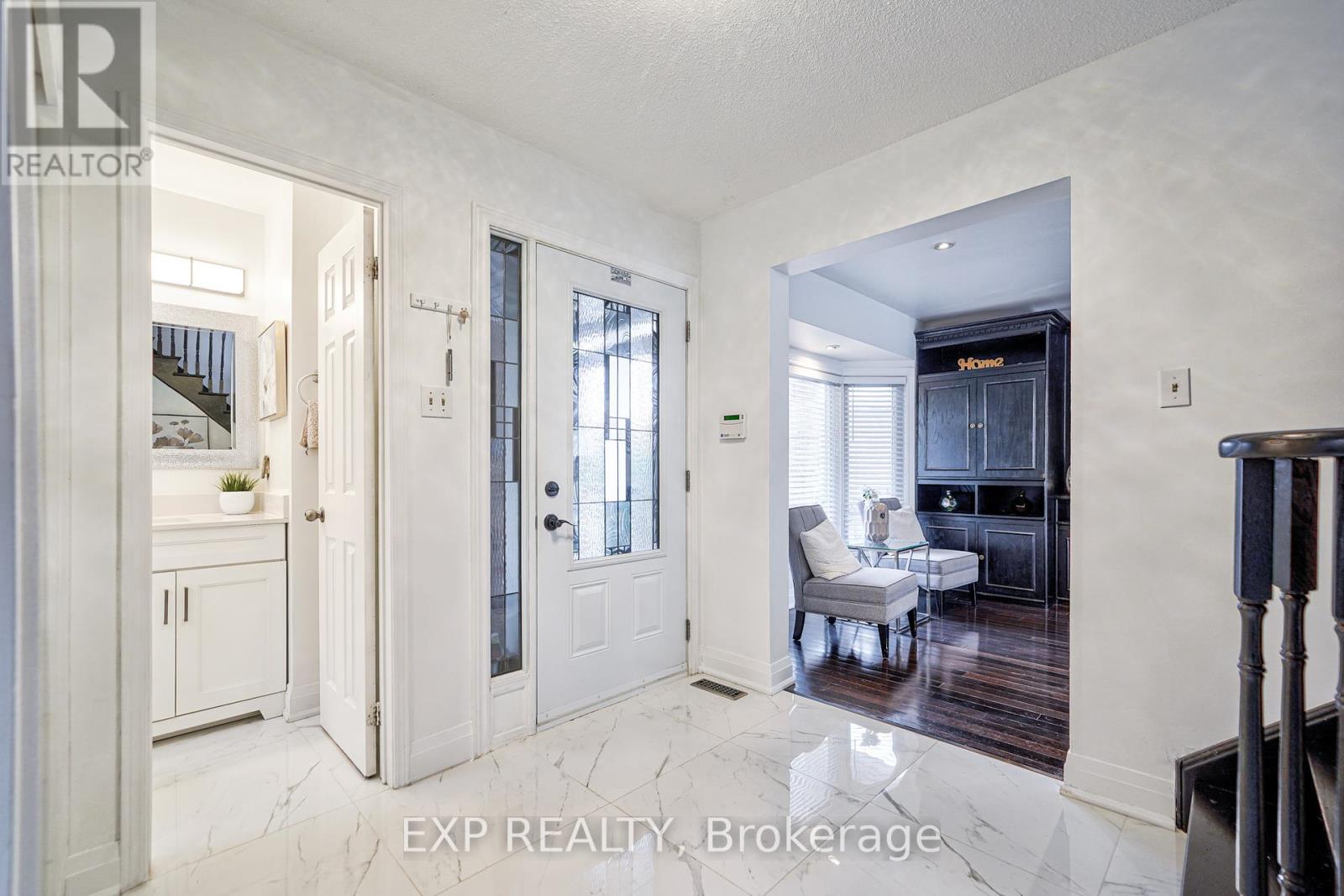 32 Parade Square, Toronto, Ontario  M1C 3T6 - Photo 3 - E12172937