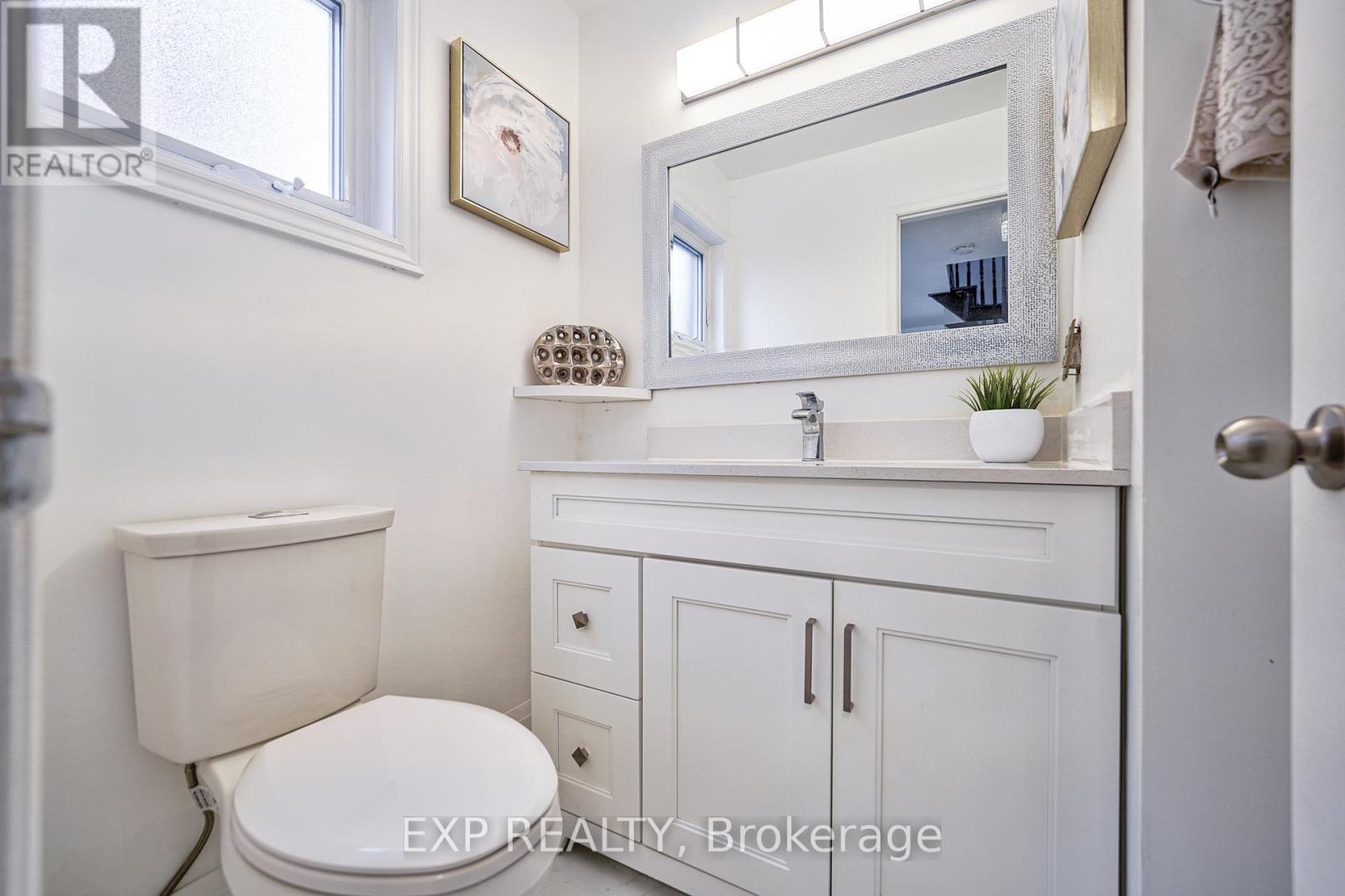 32 Parade Square, Toronto, Ontario  M1C 3T6 - Photo 5 - E12172937