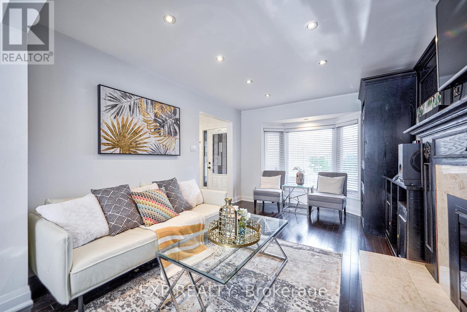 32 Parade Square, Toronto, Ontario  M1C 3T6 - Photo 8 - E12172937