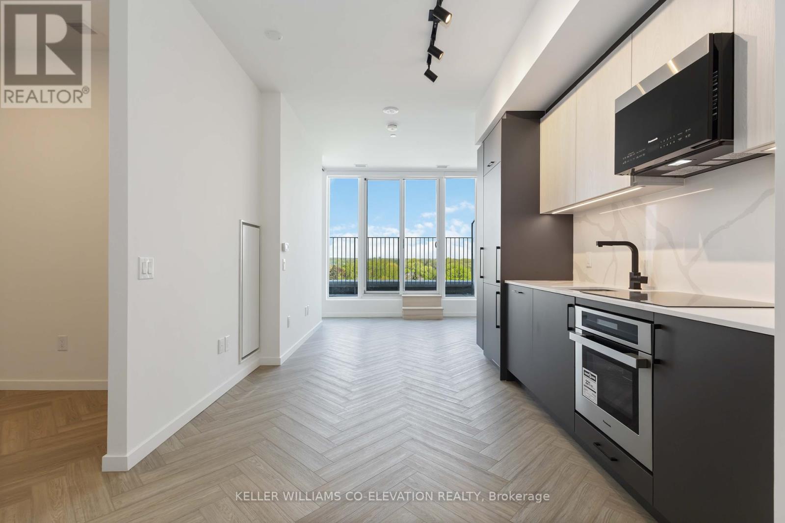 818 - 689 The Queensway, Toronto, Ontario  M8Y 1L1 - Photo 1 - W12144968
