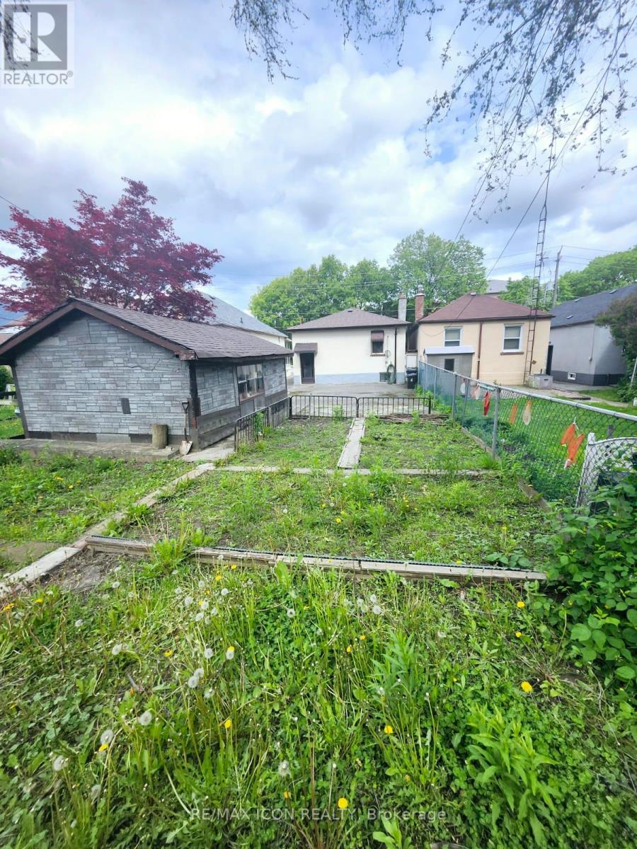 44 Haverson Boulevard, Toronto, Ontario  M6M 3J6 - Photo 20 - W12167496