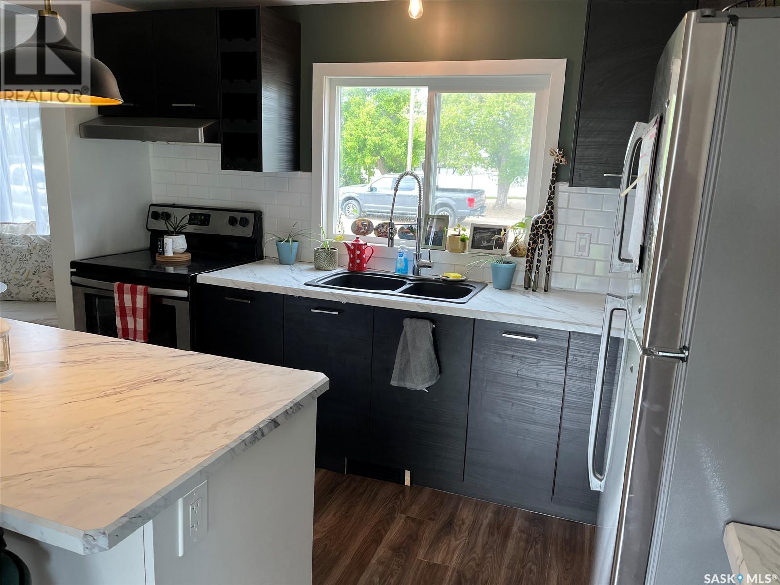 244 3rd Avenue E, Gravelbourg, Saskatchewan  S0H 1X0 - Photo 10 - SK007124