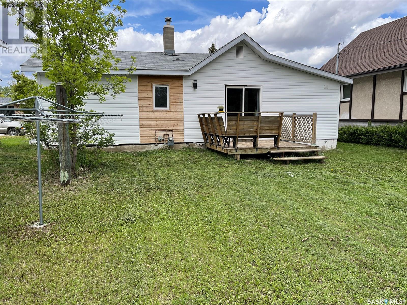 244 3rd Avenue E, Gravelbourg, Saskatchewan  S0H 1X0 - Photo 3 - SK007124