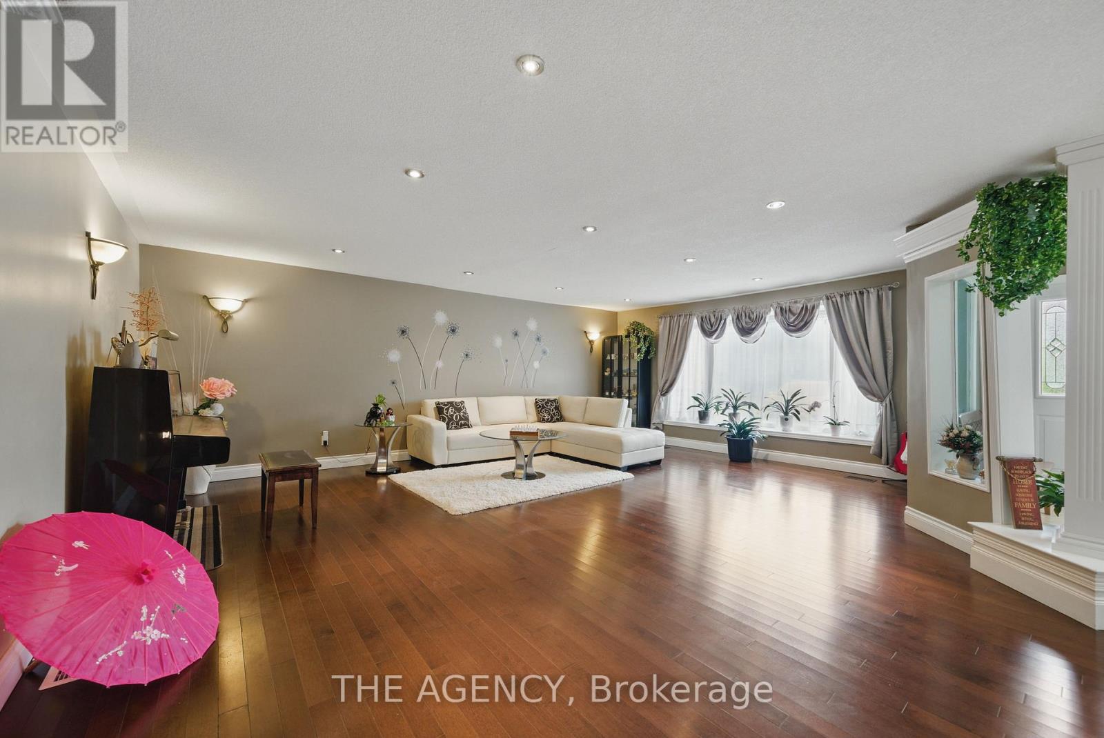 55 Denham Drive, Richmond Hill (South Richvale), Ontario  L4C 6H8 - Photo 7 - N12172877