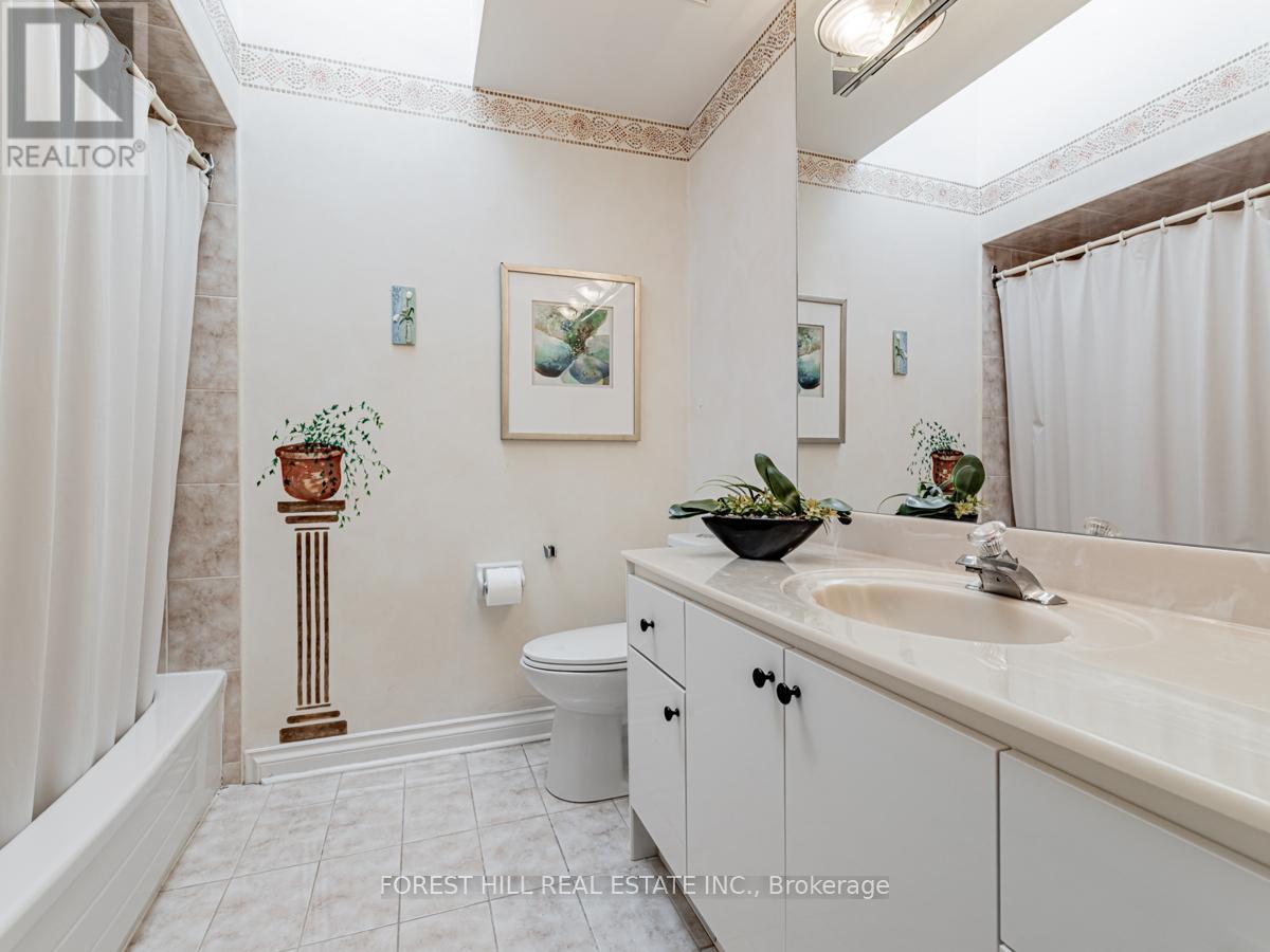 55 Direzze Court, Richmond Hill, Ontario  L4C 0C6 - Photo 24 - N12172897