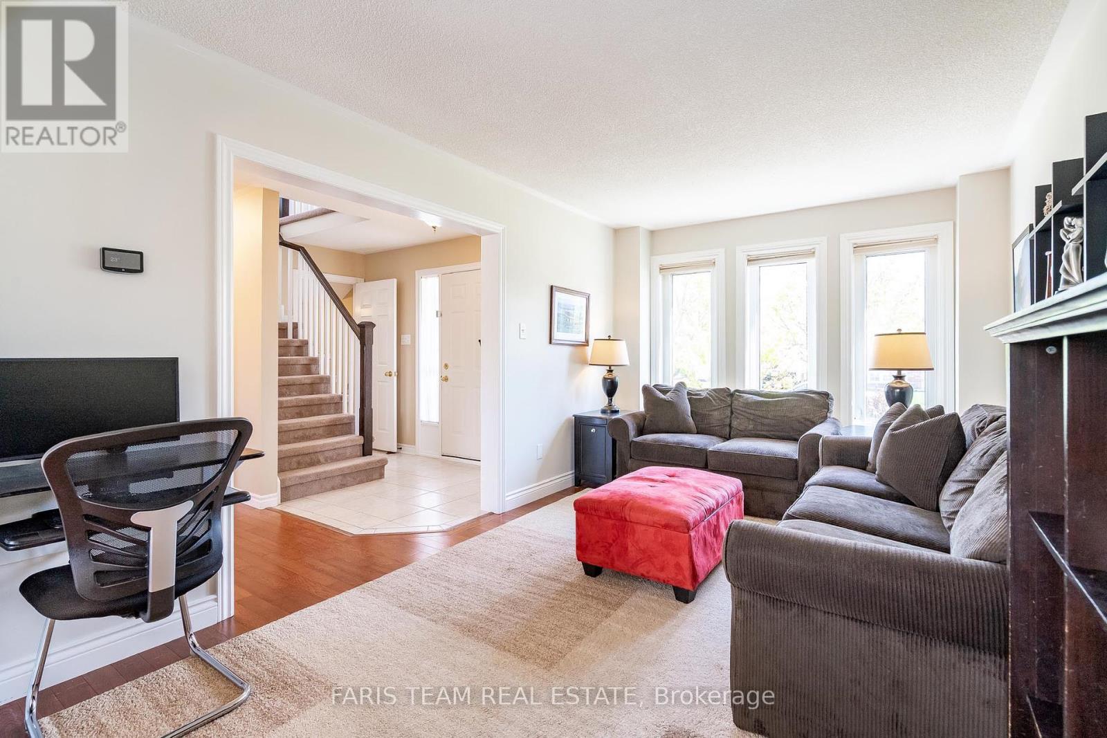 22 Watson Drive, Barrie, Ontario  L4M 6W3 - Photo 7 - S12172875