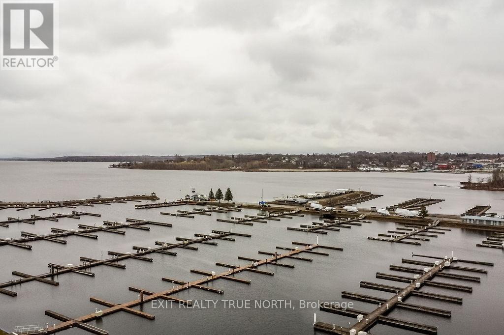 Property at 592 BAYPORT BOULEVARD image 4