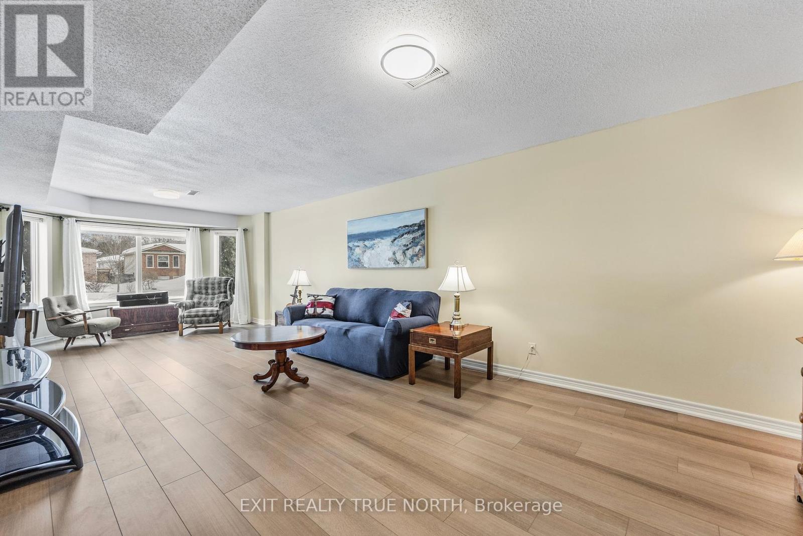 59 Riverdale Drive, Wasaga Beach, Ontario  L9Z 1G1 - Photo 15 - S12172959