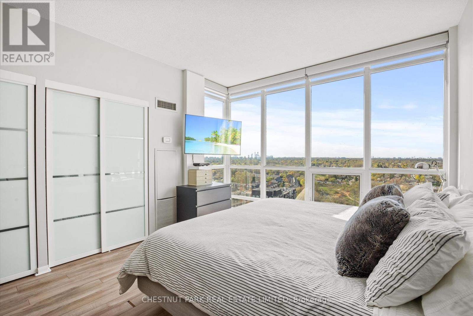 2216 - 185 Legion Road N, Toronto (Mimico), Ontario  M8Y 0A1 - Photo 12 - W12160281