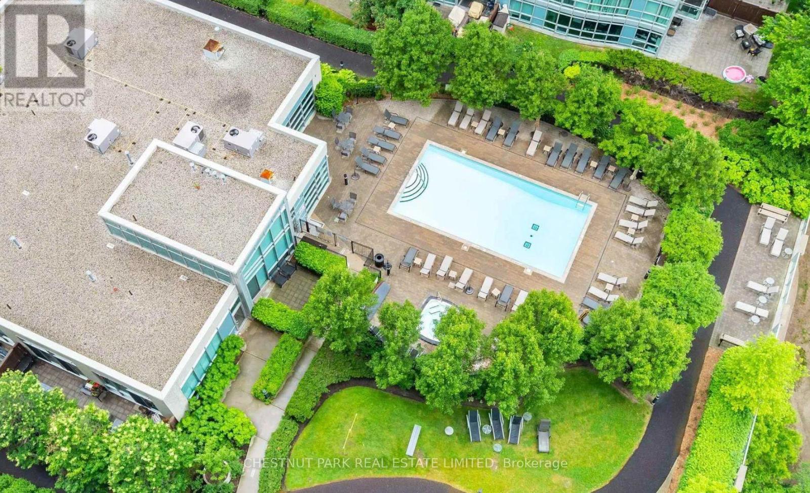 2216 - 185 Legion Road N, Toronto (Mimico), Ontario  M8Y 0A1 - Photo 2 - W12160281