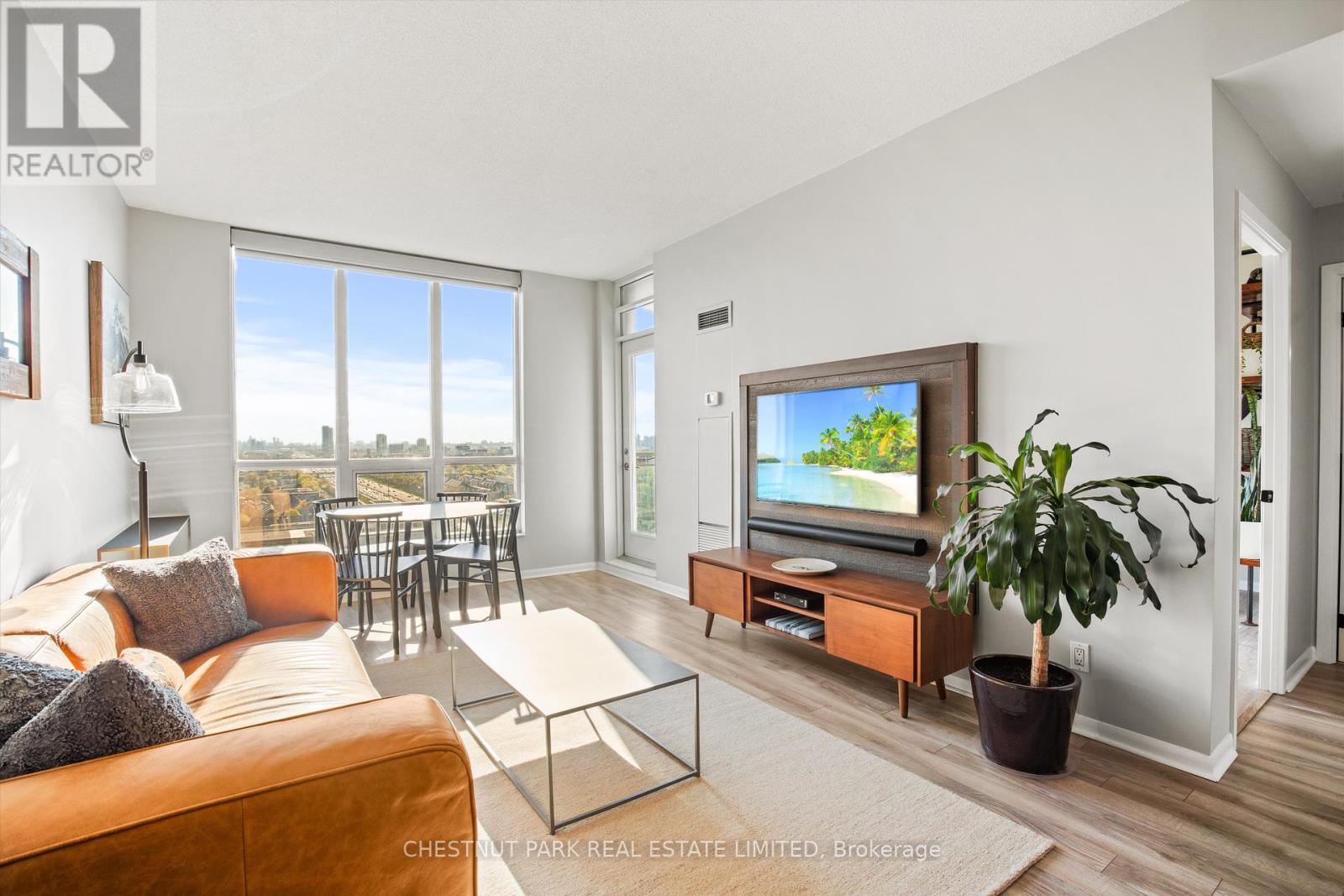 2216 - 185 Legion Road N, Toronto (Mimico), Ontario  M8Y 0A1 - Photo 8 - W12160281