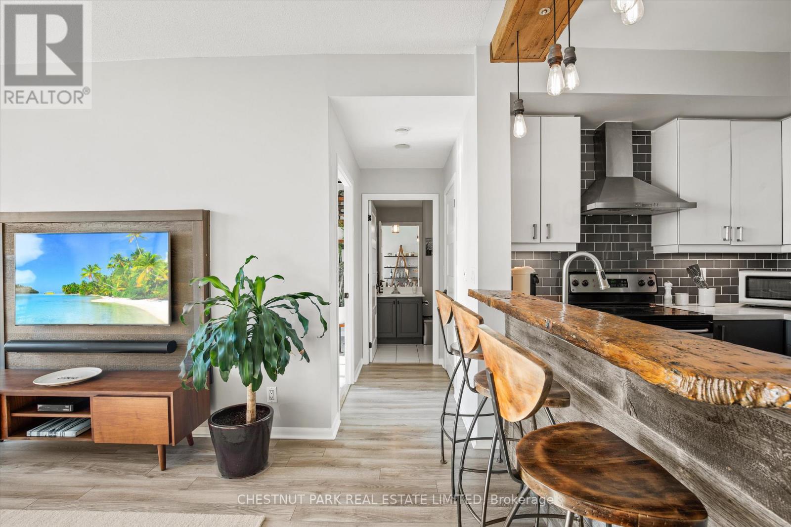 2216 - 185 Legion Road N, Toronto (Mimico), Ontario  M8Y 0A1 - Photo 7 - W12160281