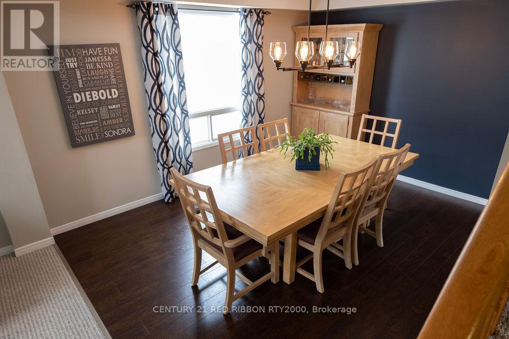 229 Marla Court, Strathroy-Caradoc, Ontario  N7G 4L8 - Photo 2 - X12168794