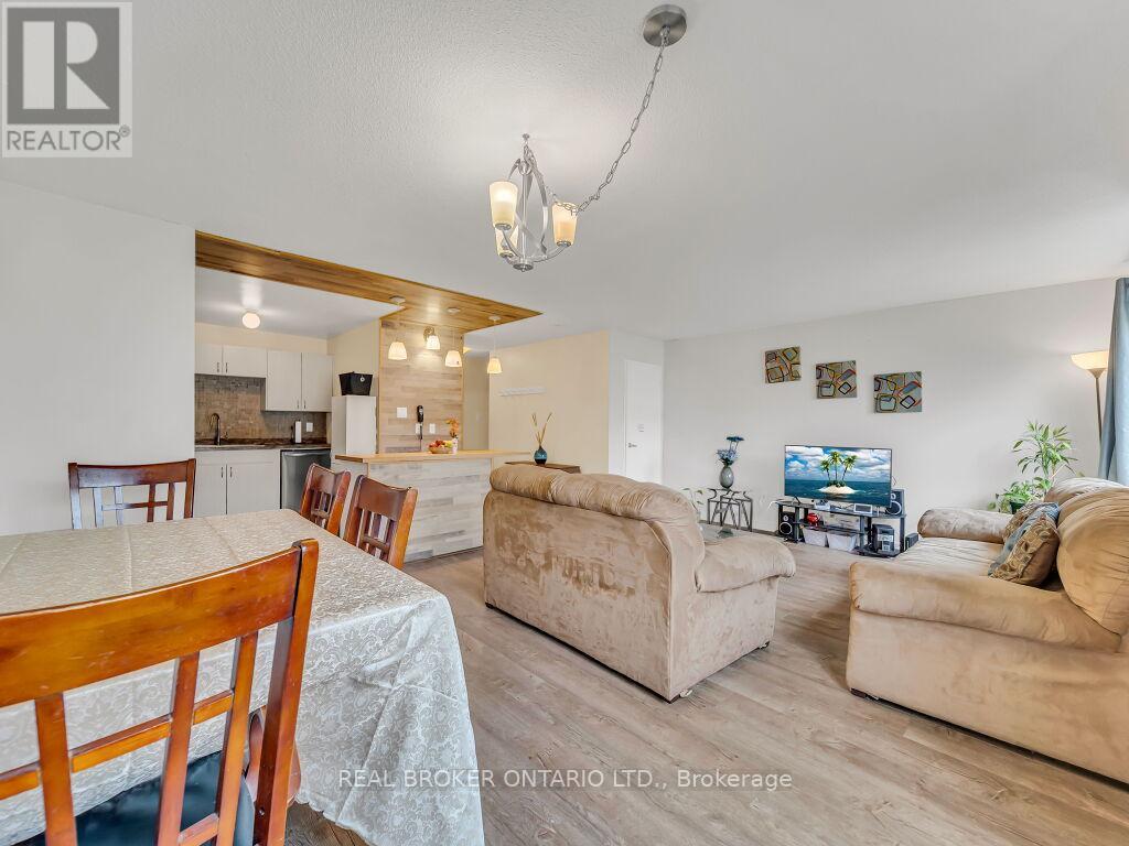 128 - 1050 Falgarwood Drive, Oakville, Ontario  L6H 2P3 - Photo 10 - W12172752
