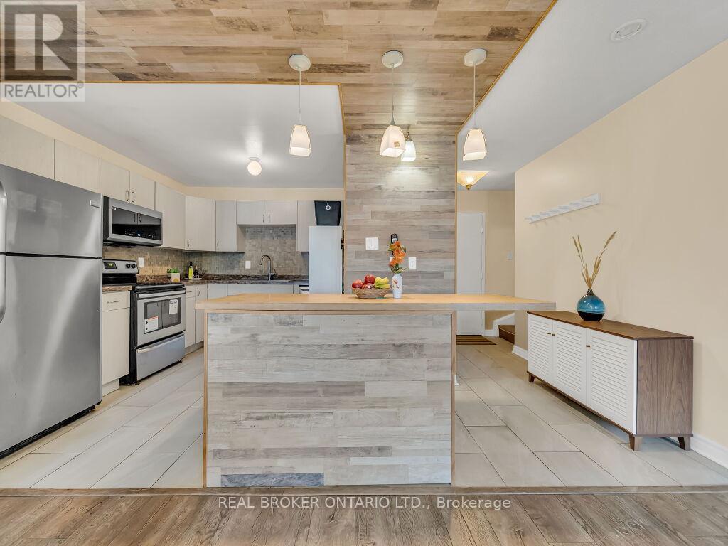 128 - 1050 Falgarwood Drive, Oakville, Ontario  L6H 2P3 - Photo 6 - W12172752