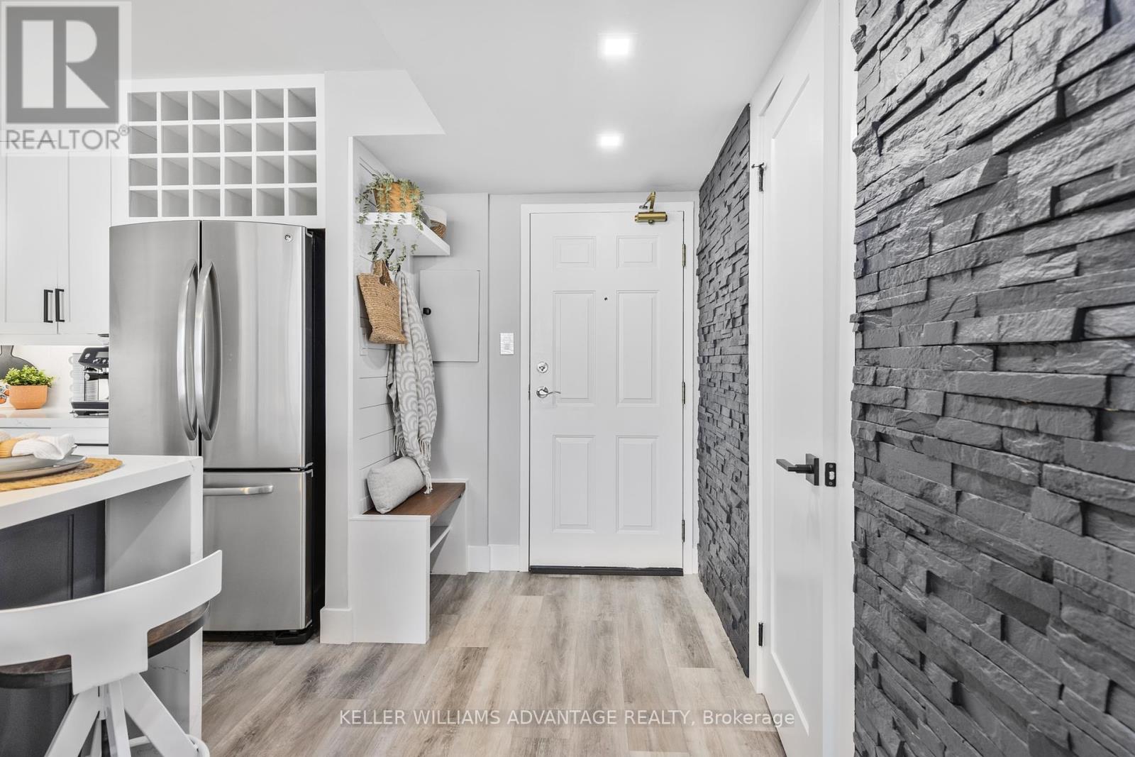 208 - 1270 Maple Crossing Boulevard, Burlington (Brant), Ontario  L7S 2J3 - Photo 6 - W12172929