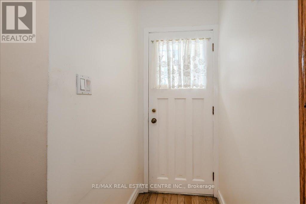 2260 Oneida Crescent, Mississauga, Ontario  L5C 1V6 - Photo 24 - W12172939