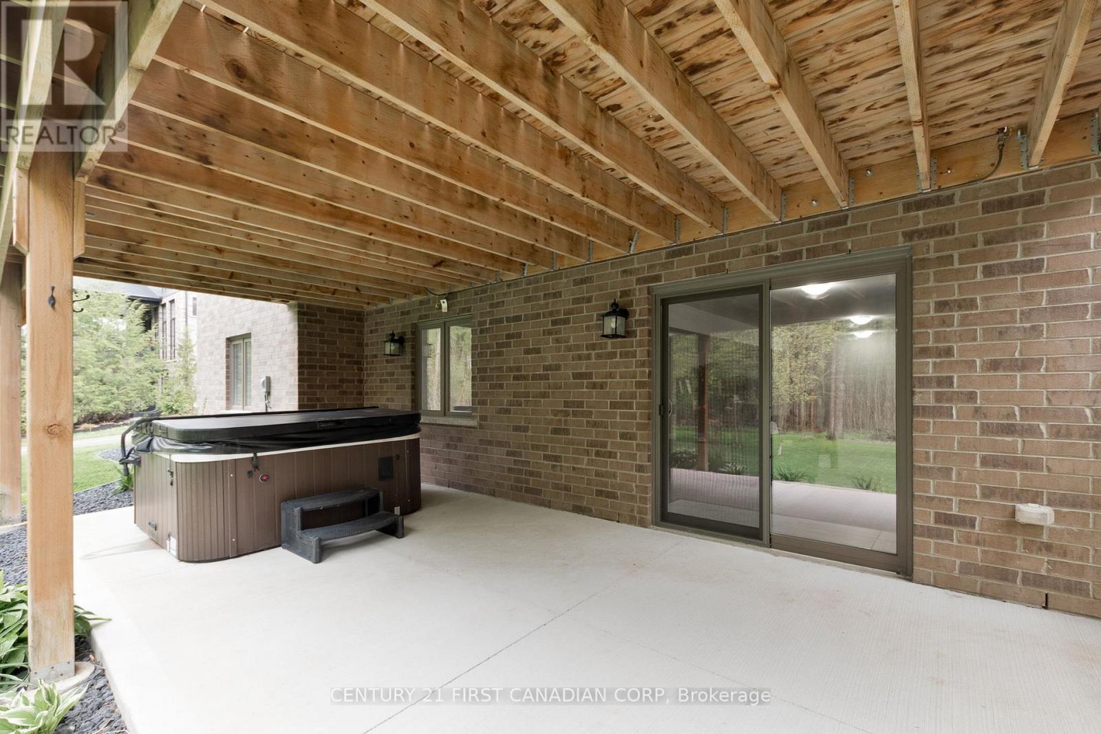 52 Kemp Crescent N, Strathroy-Caradoc, Ontario  N7G 0G3 - Photo 32 - X12172978