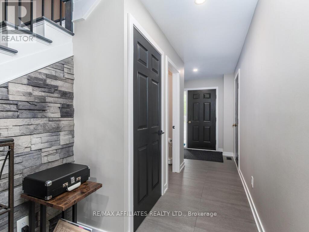 Property at 60 ROYAL OAK COURT image 4