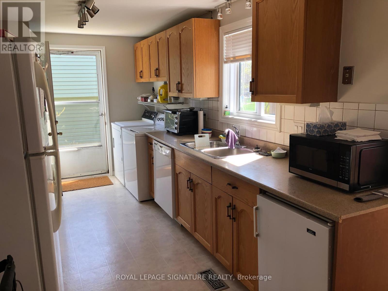 330 Wyldwood Lane, South Huron, Ontario  N0M 1T0 - Photo 7 - X12172806