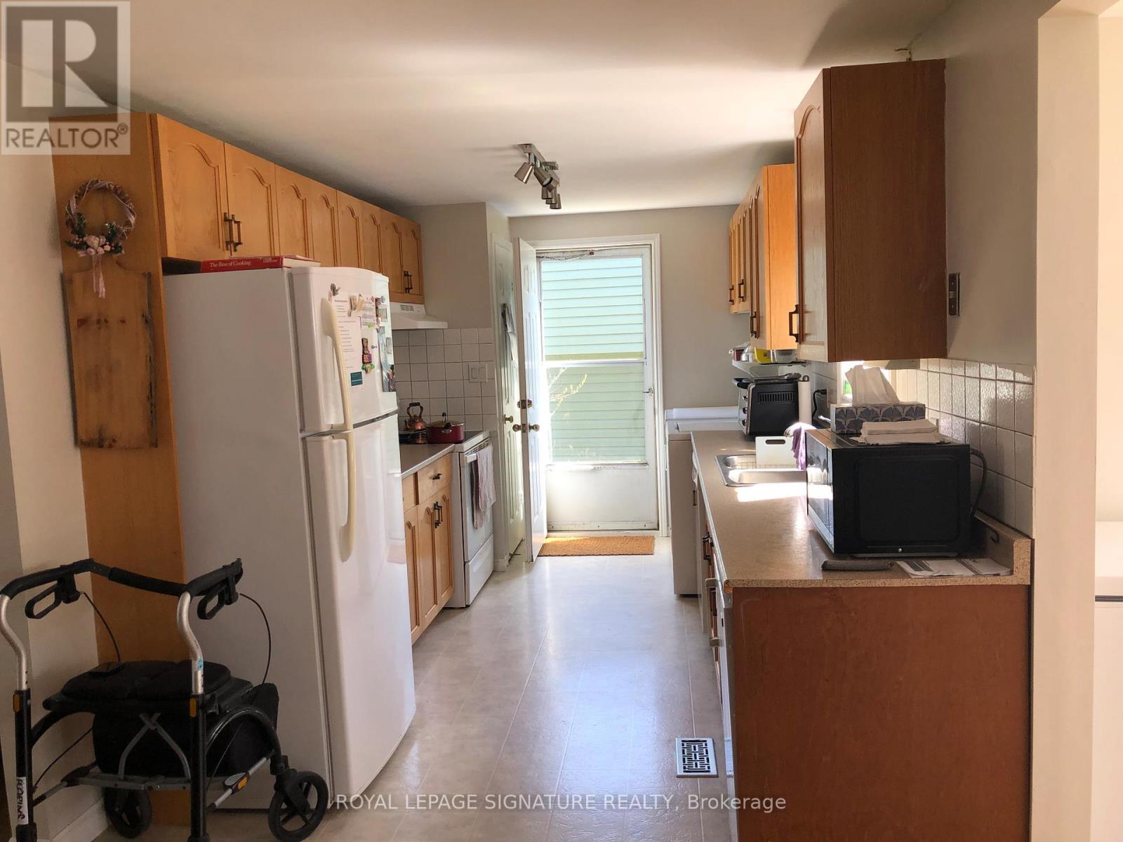 330 Wyldwood Lane, Lambton Shores, Ontario  N0M 1T0 - Photo 8 - X12172806