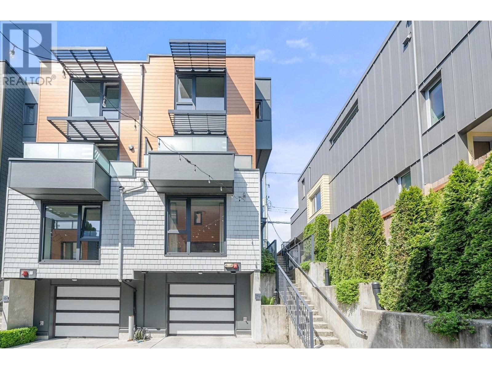 35 720 E 3rd Street, North Vancouver, British Columbia  V7L 0G7 - Photo 3 - R3006830
