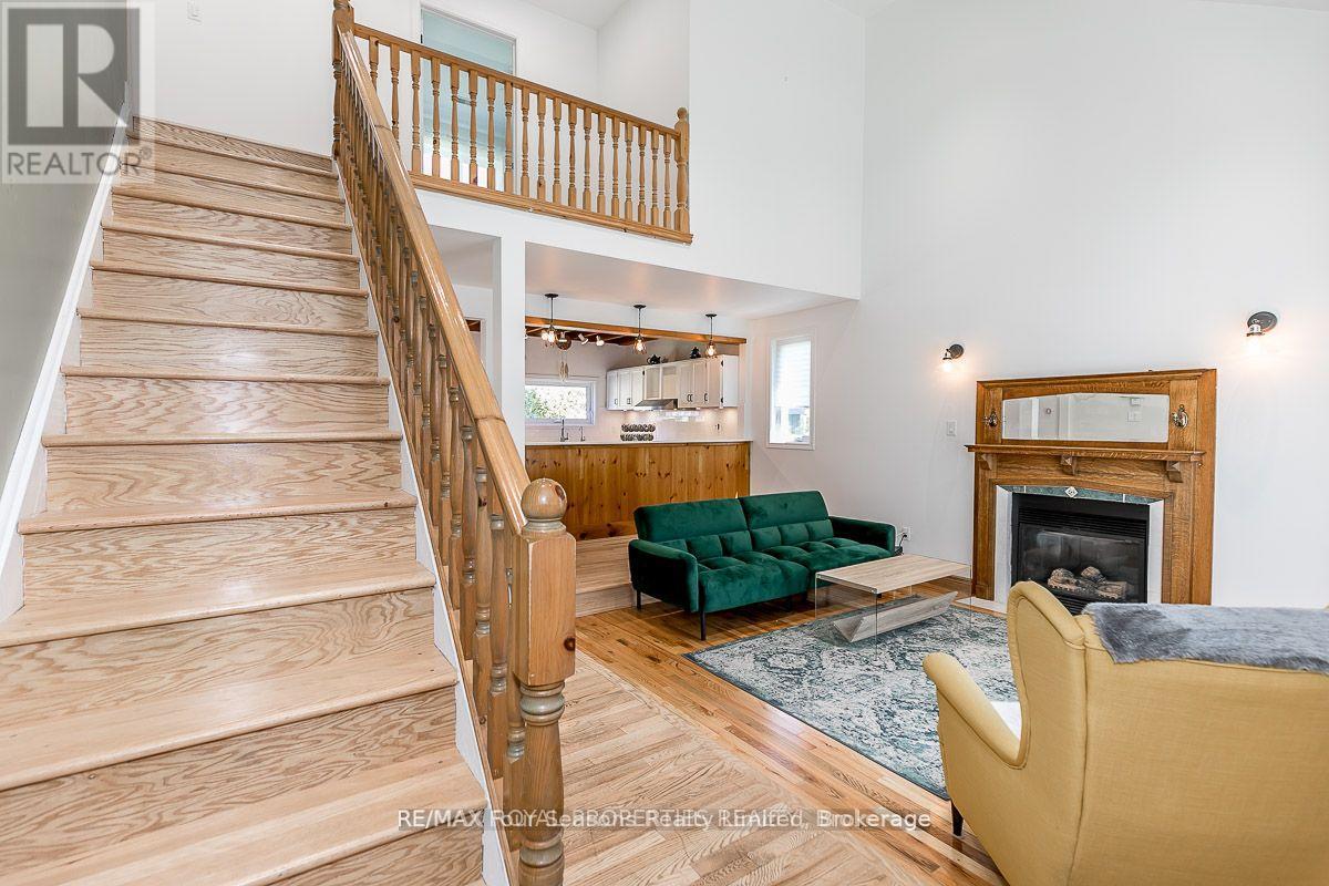 431 Fourth Street W, Collingwood, Ontario  L9Y 1S9 - Photo 2 - S12172990