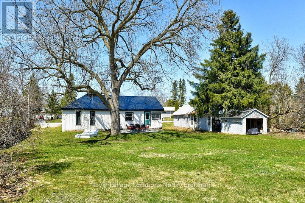 35 Caroline Street E, Clearview, Ontario  L0M 1G0 - Photo 3 - S12173011