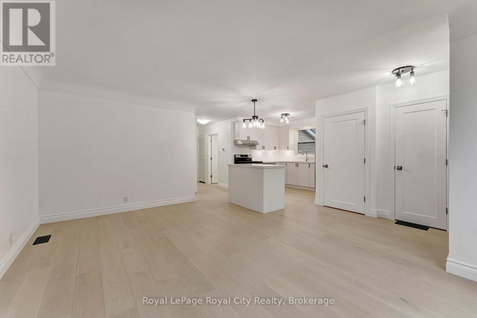 379 East 27th Street, Hamilton, Ontario  L8V 3H1 - Photo 10 - X12172974