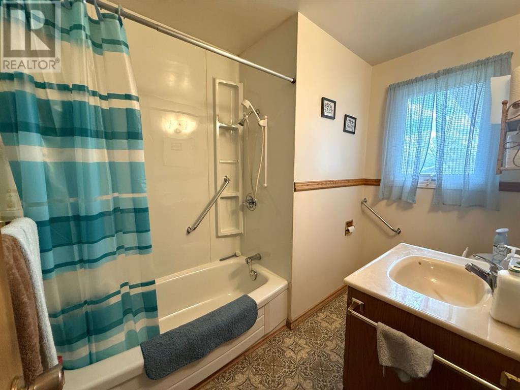 1617 13 Avenue N, Lethbridge, Alberta  T1H 1T5 - Photo 17 - A2222217
