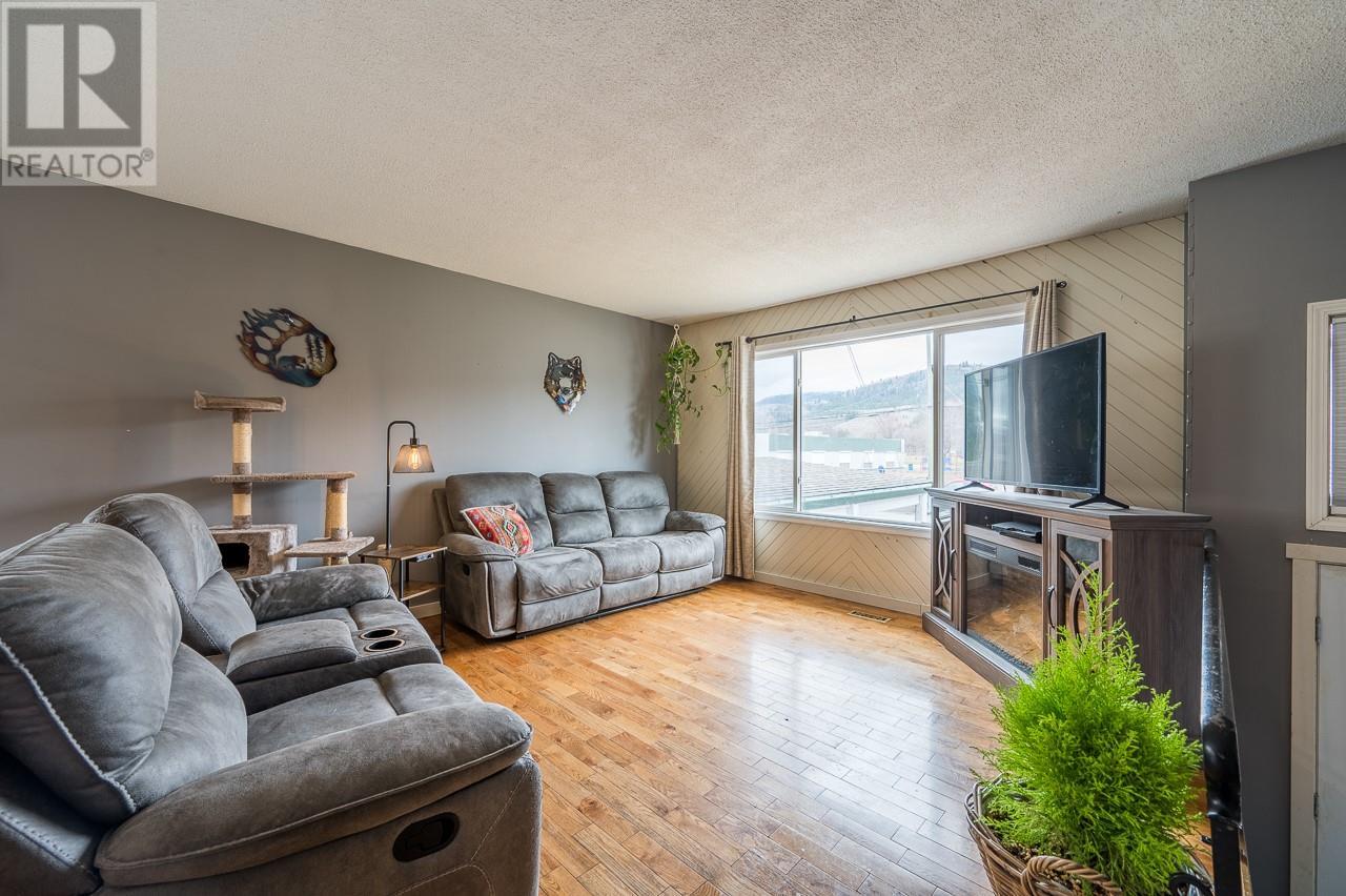4588 CAMMERAY Drive, Kamloops, BC V2H1L4