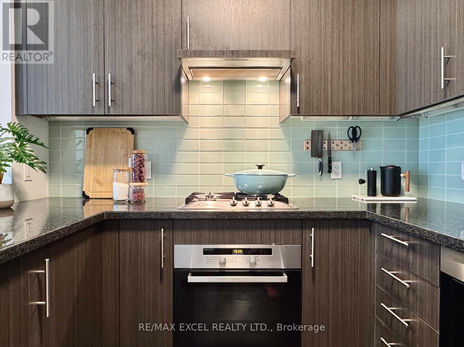 528 - 29 Queens Quay E, Toronto, Ontario  M5E 0A4 - Photo 8 - C12154474