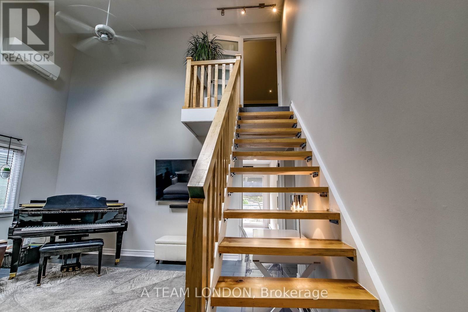 79 Yardley Wood Road, London North (North F), Ontario  N6G 2H9 - Photo 6 - X12137182