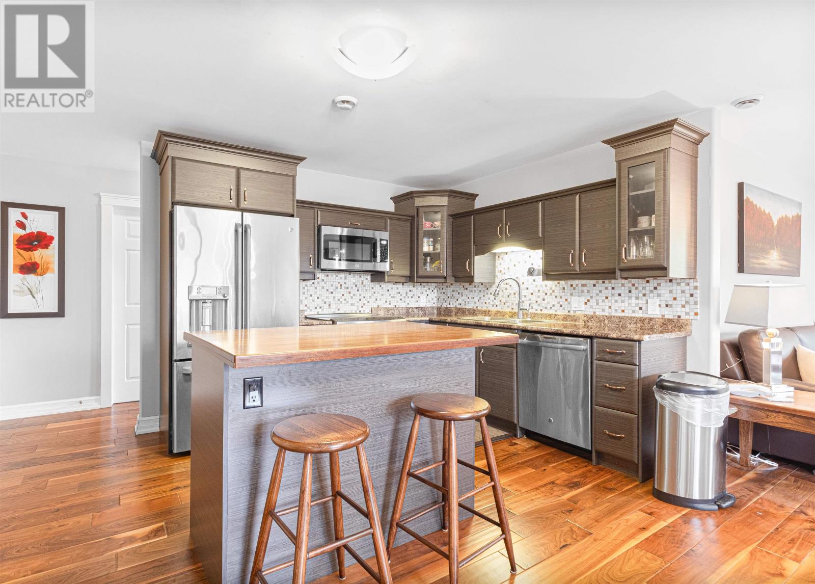Property at 275 Richmond Street image 3