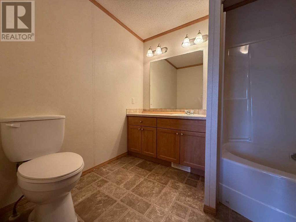 16, 6205 54 Street, Ponoka, Alberta  T4J 1M5 - Photo 8 - A2209801