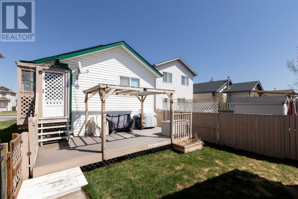 Property at 13 Country Hills Drive NW image 3