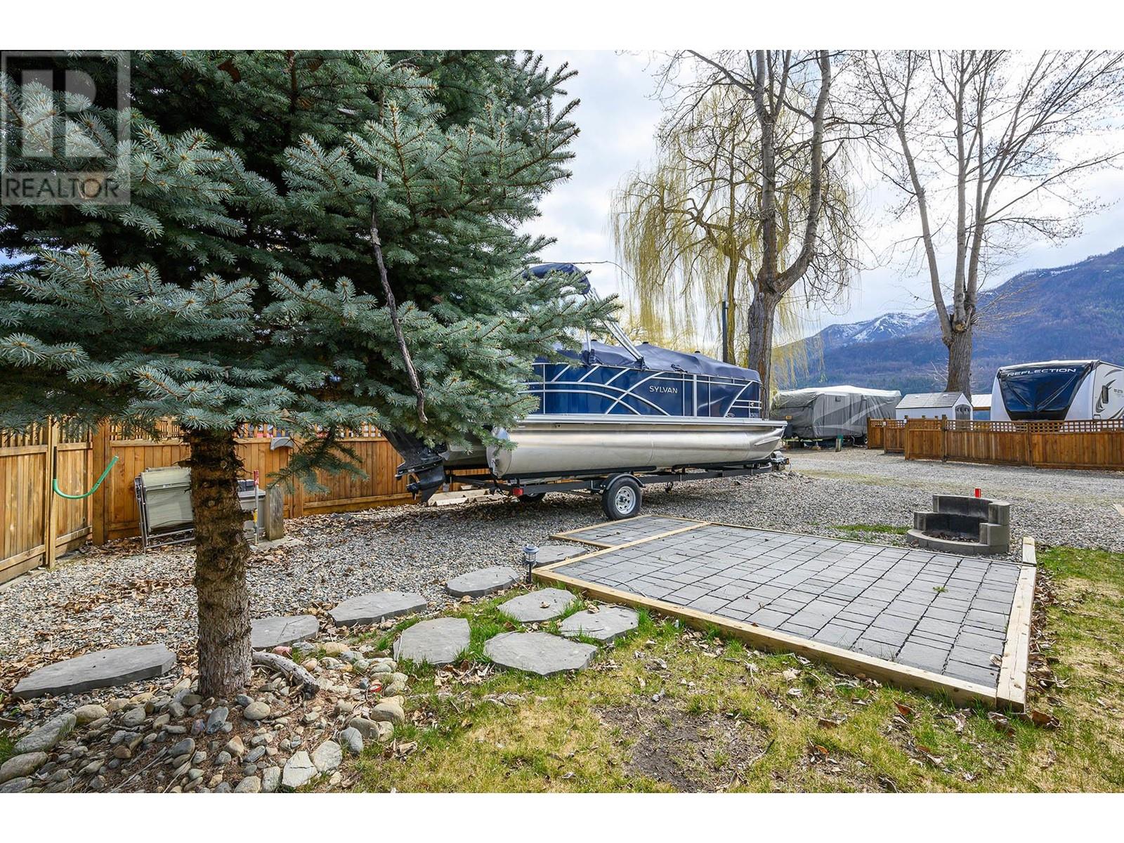75 COTTONWOOD Drive N, Lee Creek, BC V0E1M4