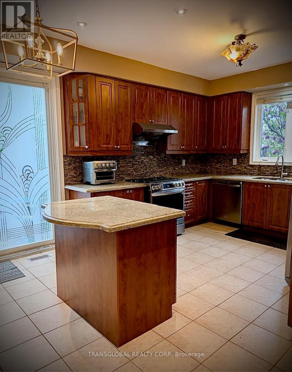 1 Pitney Avenue, Richmond Hill, Ontario  L4E 4Y7 - Photo 6 - N12172779