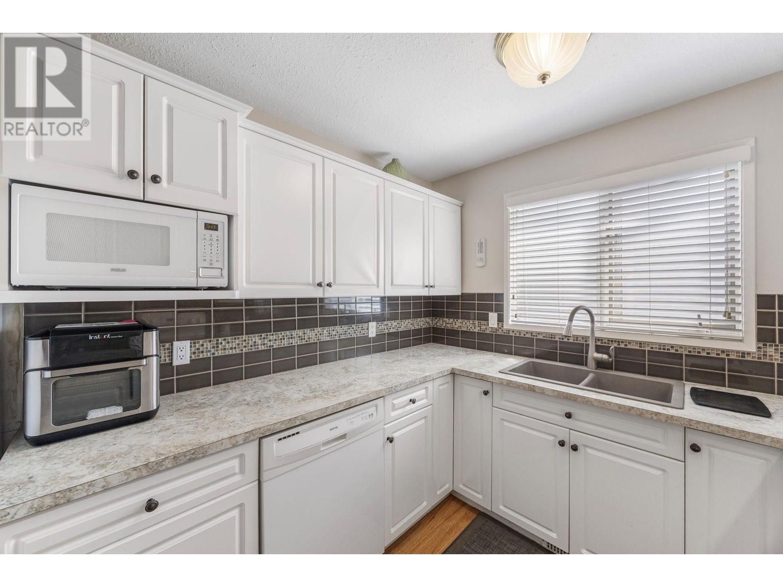 2640 Gordon Drive, Kelowna, British Columbia  V1W 3R2 - Photo 16 - 10349218
