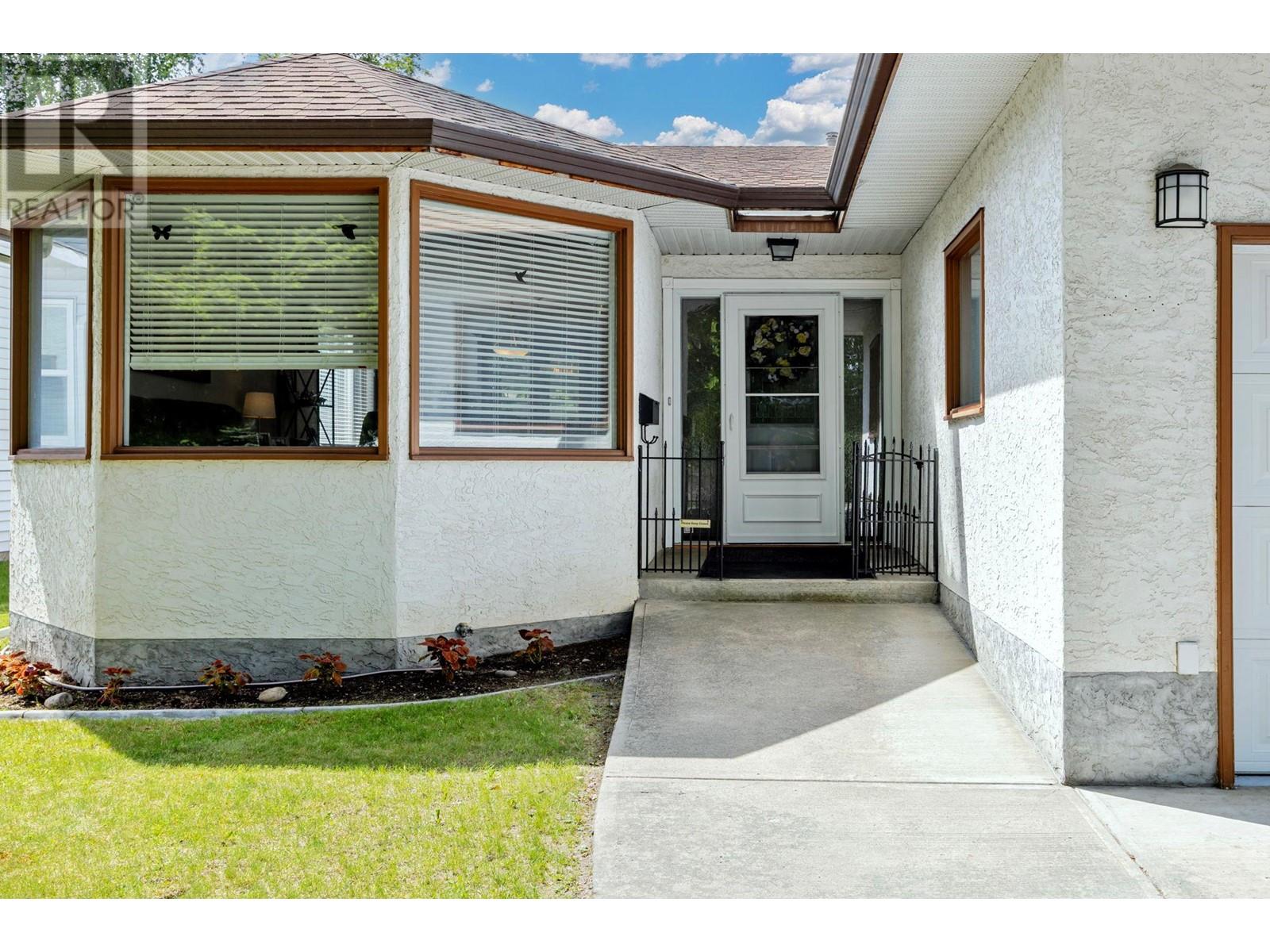 2640 Gordon Drive, Kelowna, British Columbia  V1W 3R2 - Photo 3 - 10349218