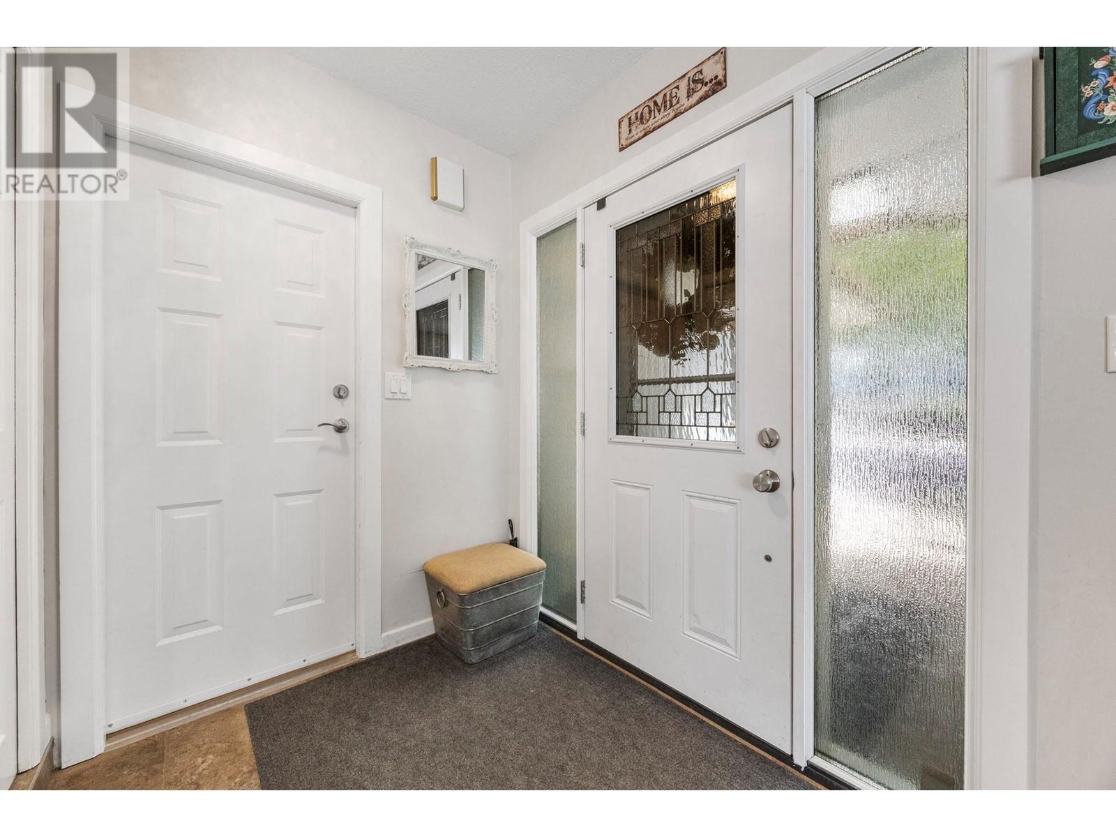 2640 Gordon Drive, Kelowna, British Columbia  V1W 3R2 - Photo 4 - 10349218