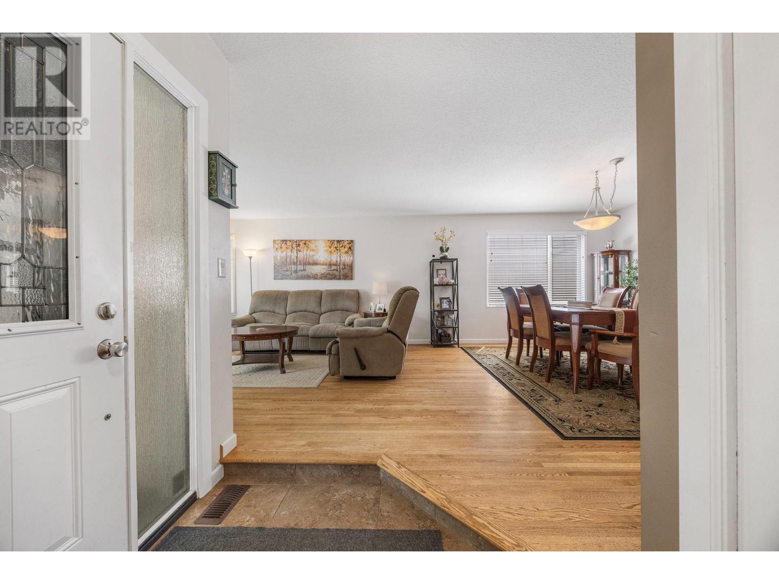 2640 Gordon Drive, Kelowna, British Columbia  V1W 3R2 - Photo 5 - 10349218